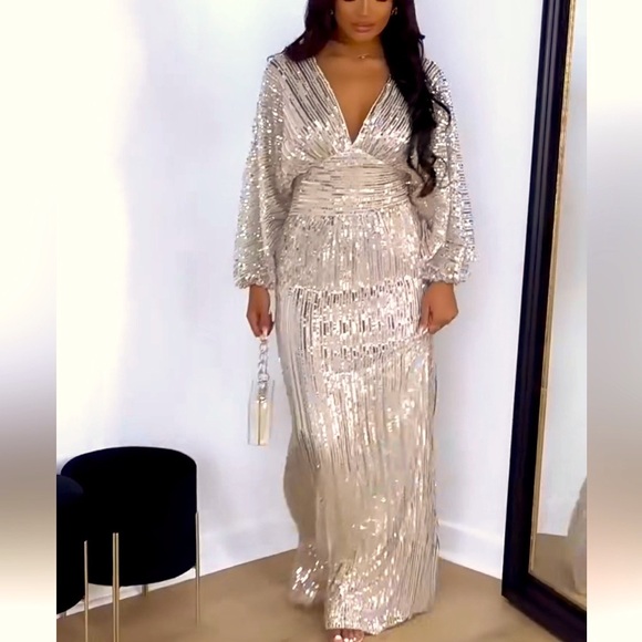 🎉Shine in this Sexy Long Sleeve Sparkly Maxi Dress, perfect for holiday events - Picture 2 of 16
